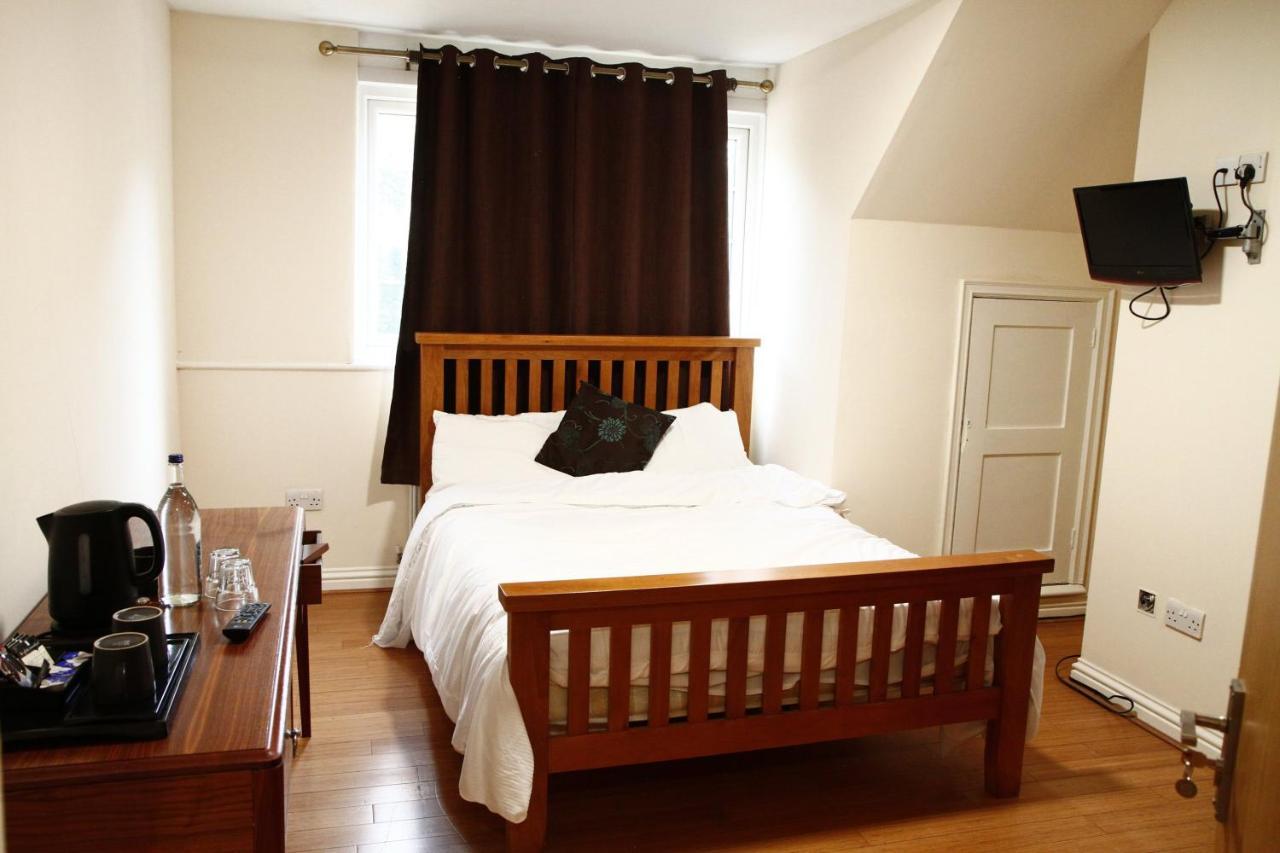 Bed and Breakfast The Bell And Bottle à Maidenhead Extérieur photo